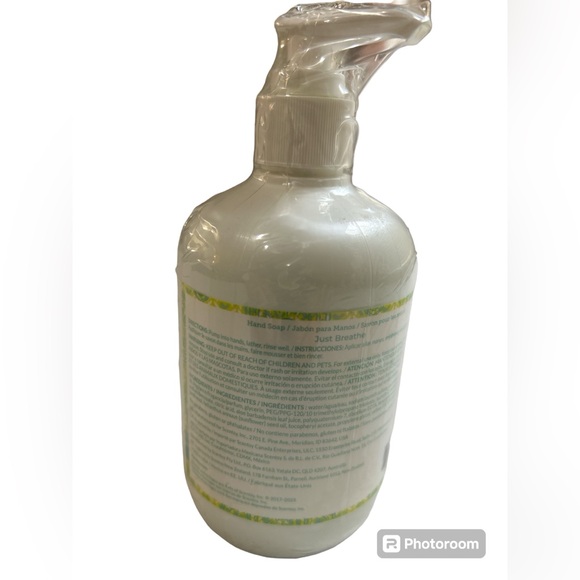 Scentsy Hand Soap Just Breathe 11 Onz NWT - Picture 3 of 3